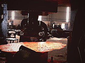 Glowing hot disc blade at press quench